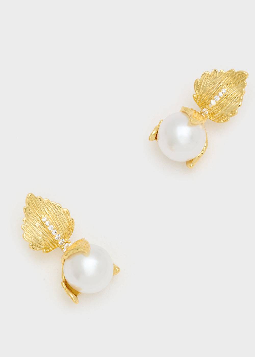 Nalí EARRINGS W/ PENDANT PEARL AND GOLD LEAF