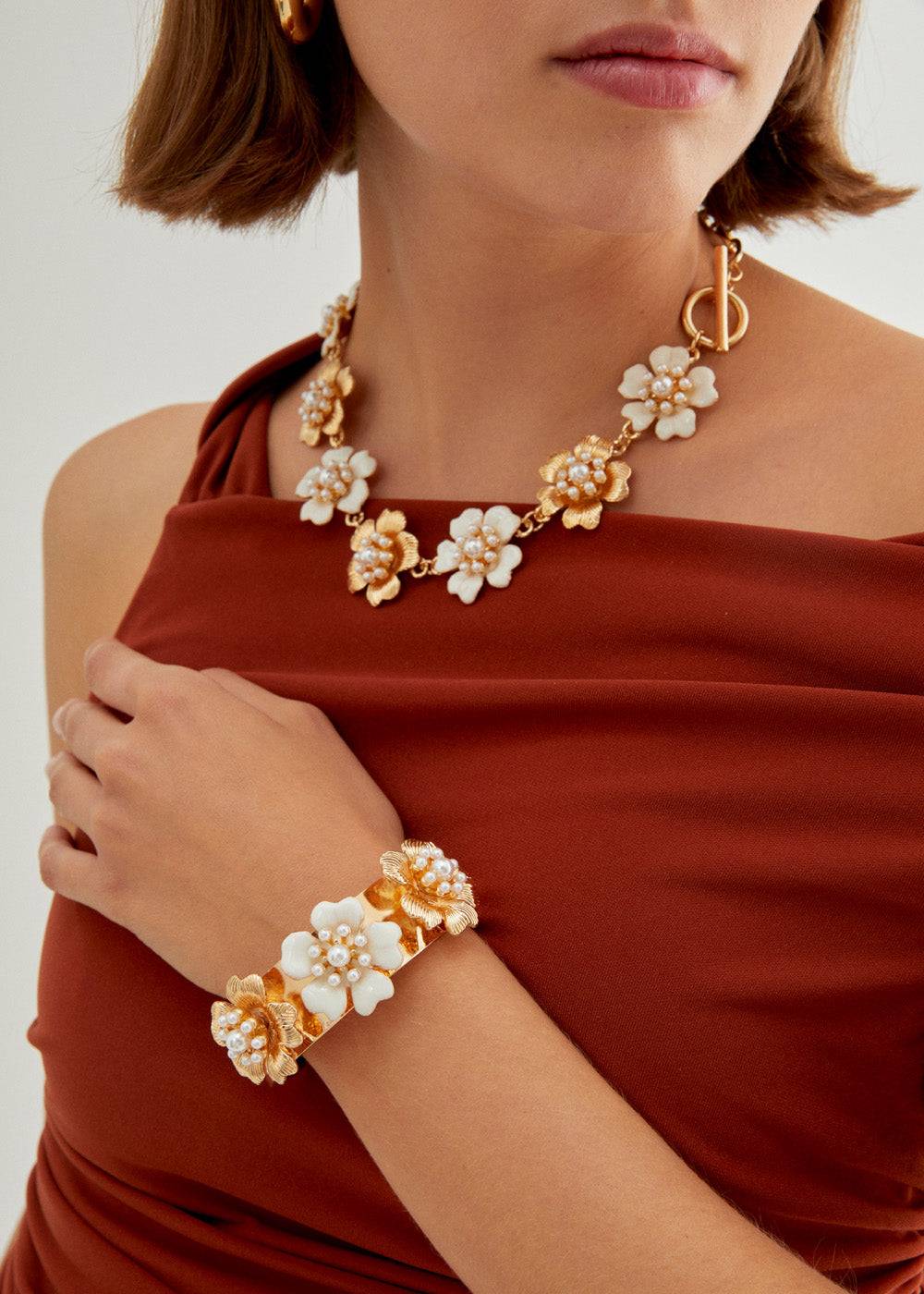 Nalí ENAMEL FLOWER BANGLE BRACELET W/ PEARLS