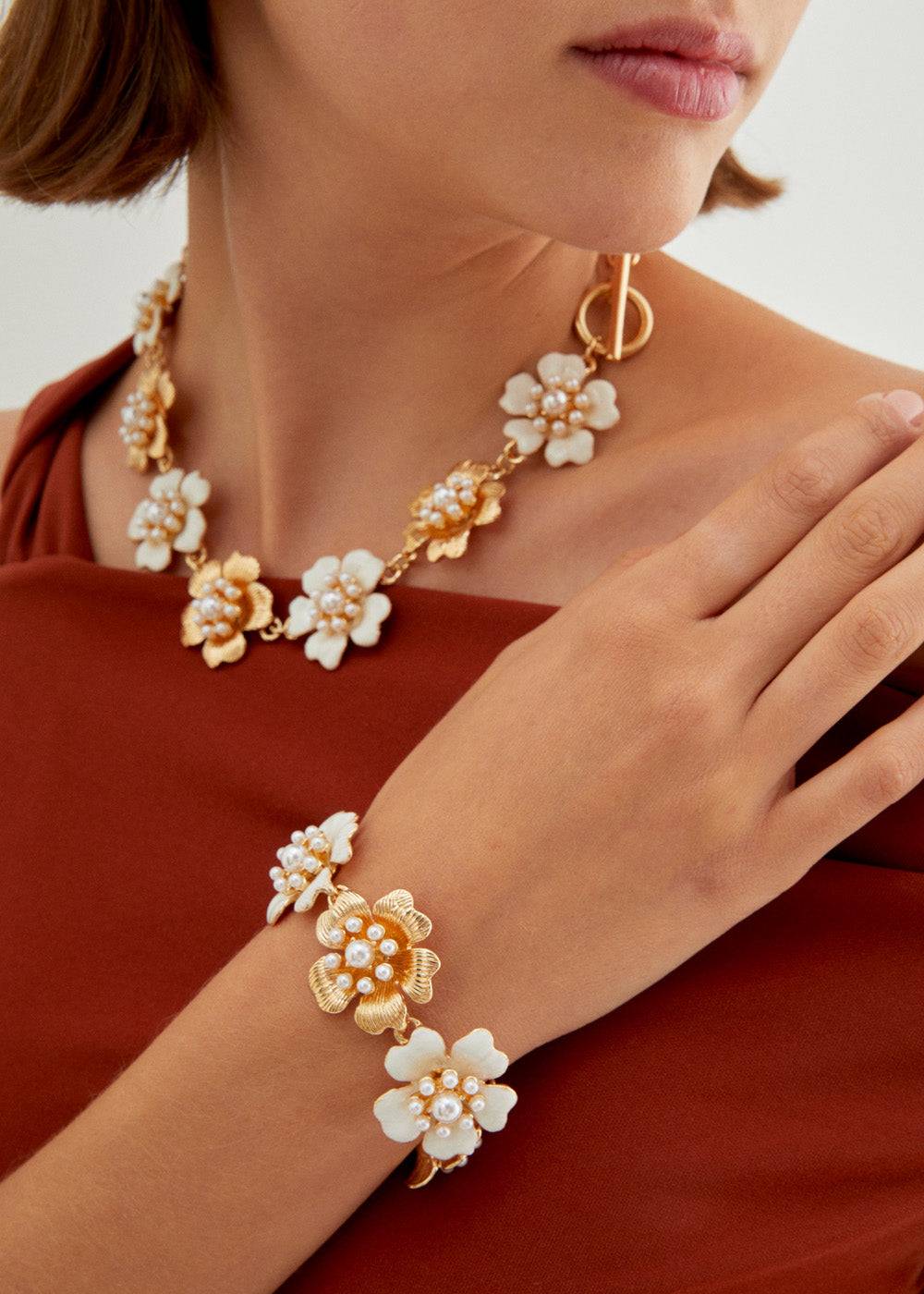 Nalí ENAMEL FLOWER BRACELET IN GOLD W/ PEARLS