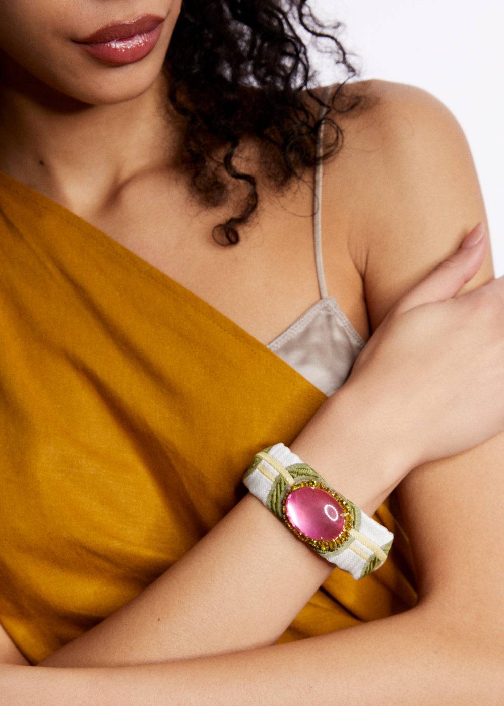 Nalí FABRIC BRACELET W/ OVAL FUCHSIA ELEMENT