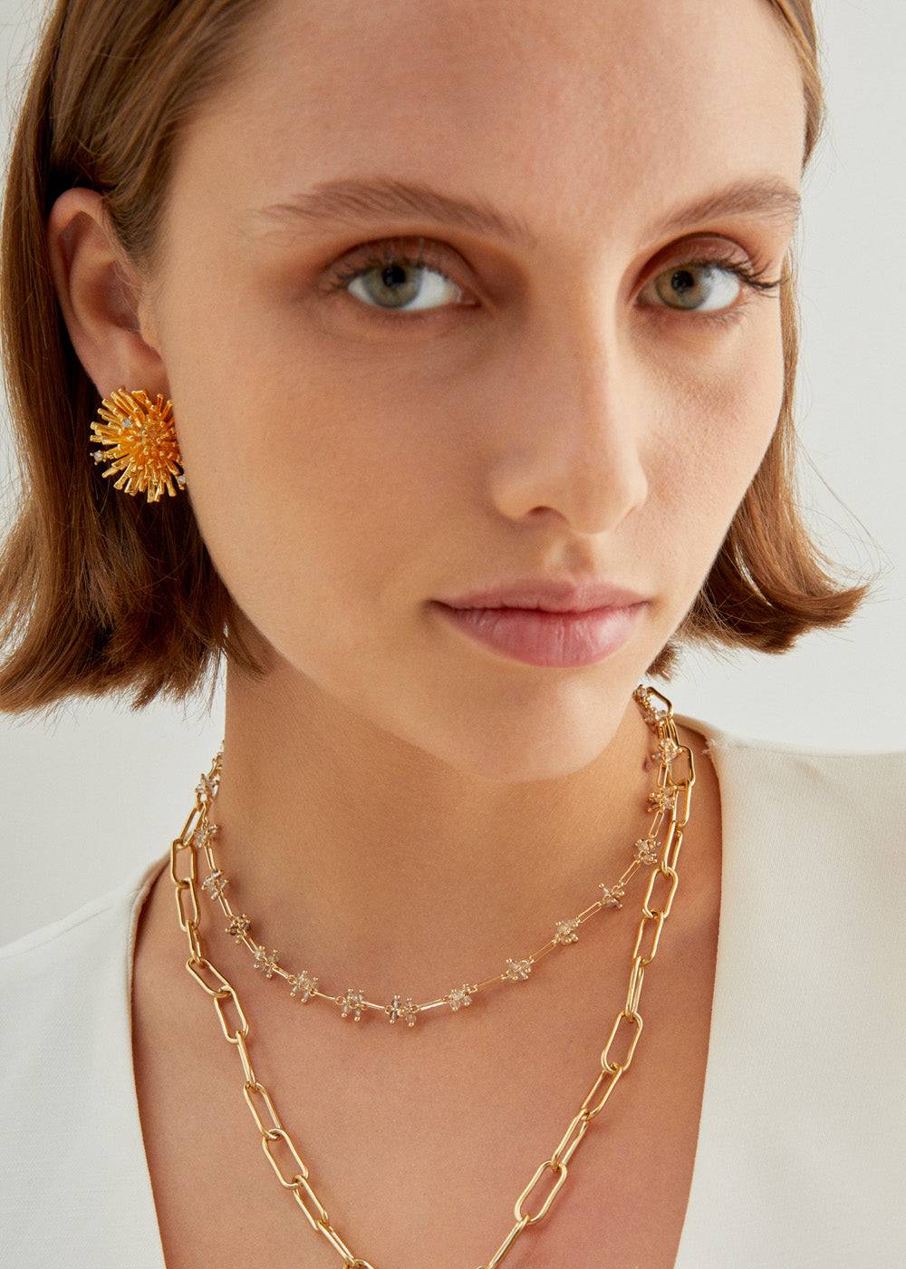 Nalí GINA LOBE EARRINGS IN GOLD WITH STONES