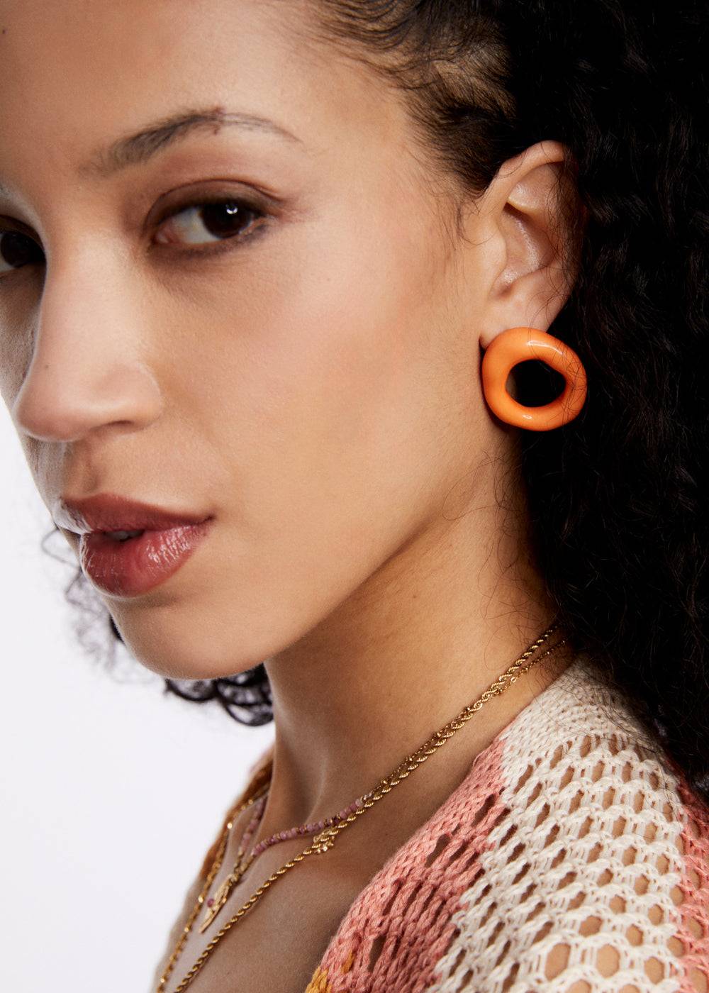 Nalí HAPPY RESIN ROUND EARRINGS + COLORS