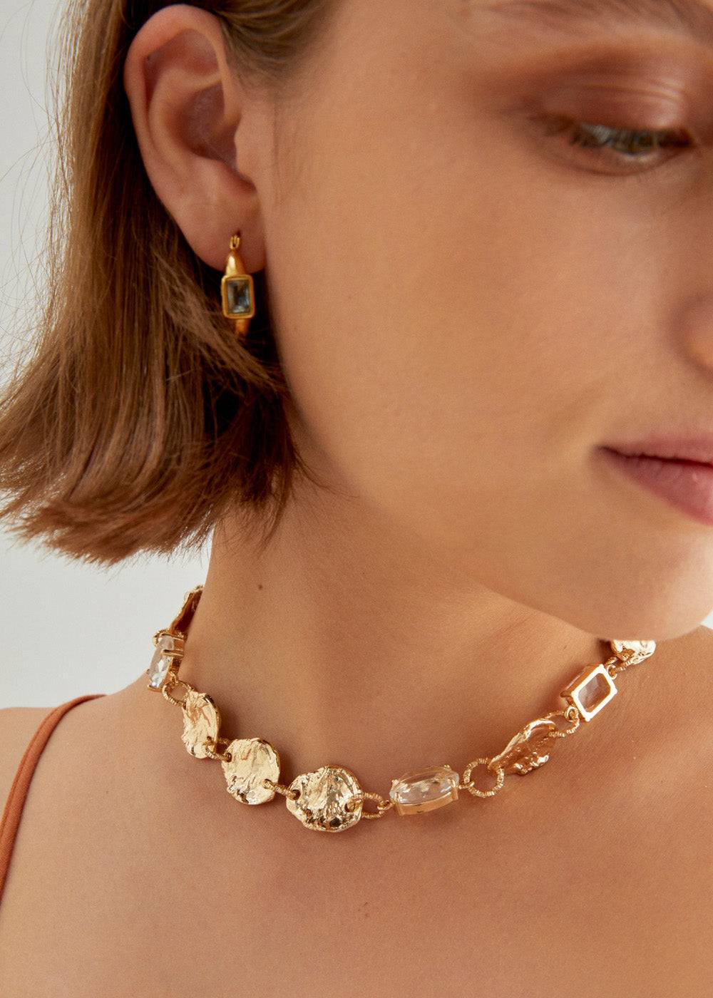 Nalí IRREGULAR NECKLACE IN GOLD W/ CLEAR STONES
