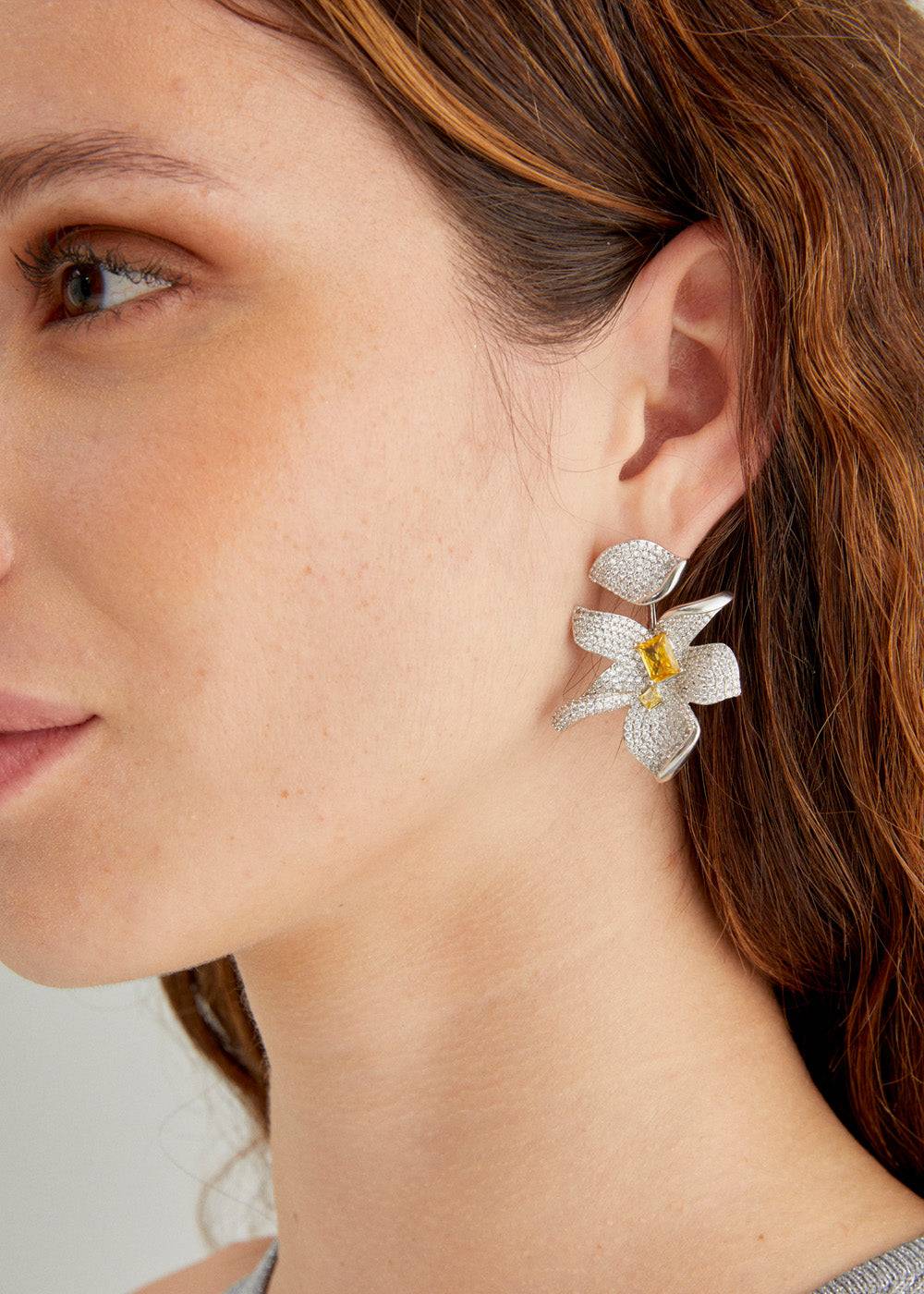 Nalí LOBE FLOWER EARRINGS SILVER+ZIRCONS