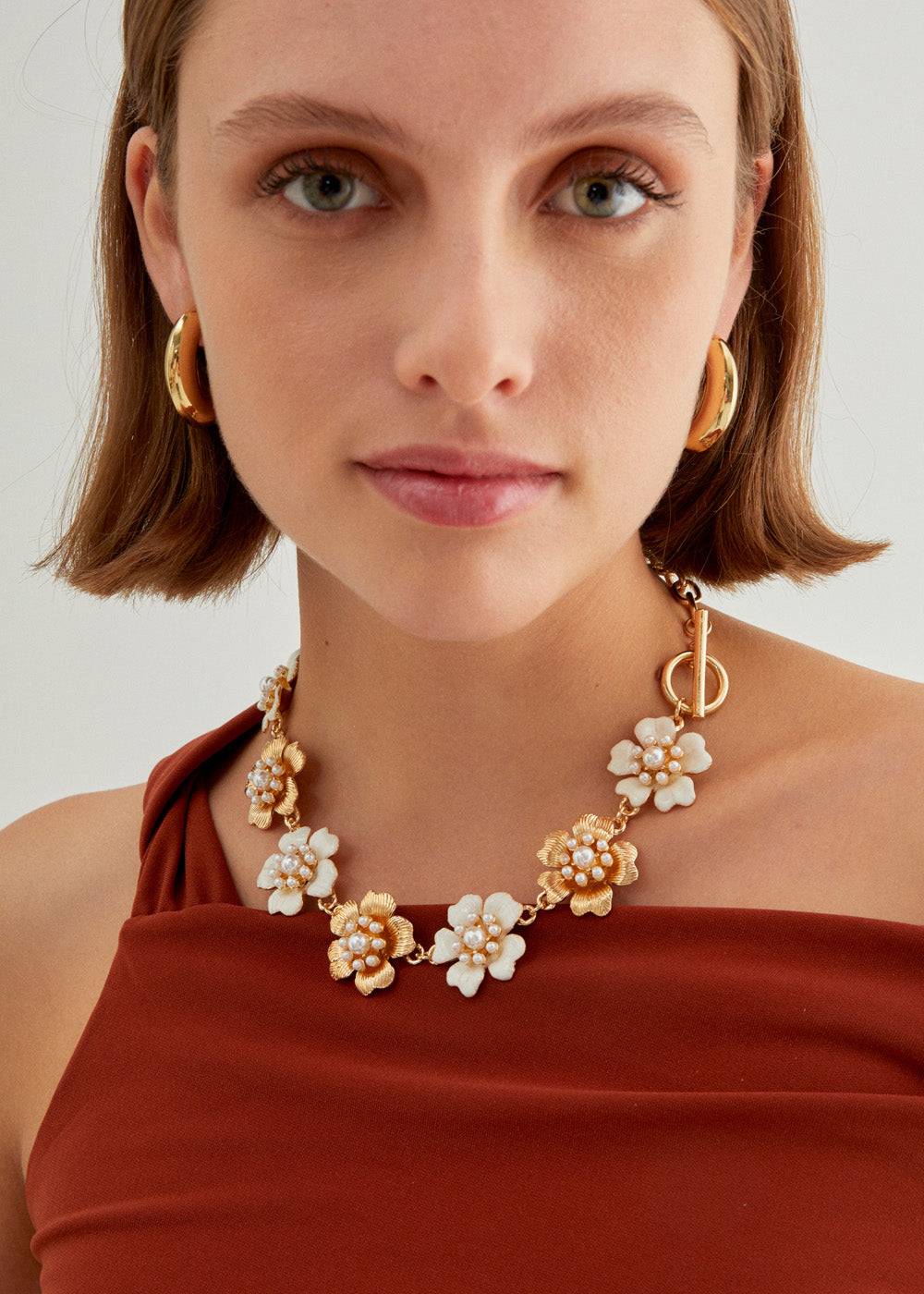 Nalí NECKLACE W/ ENAMEL FLOWERS AND PEARLS