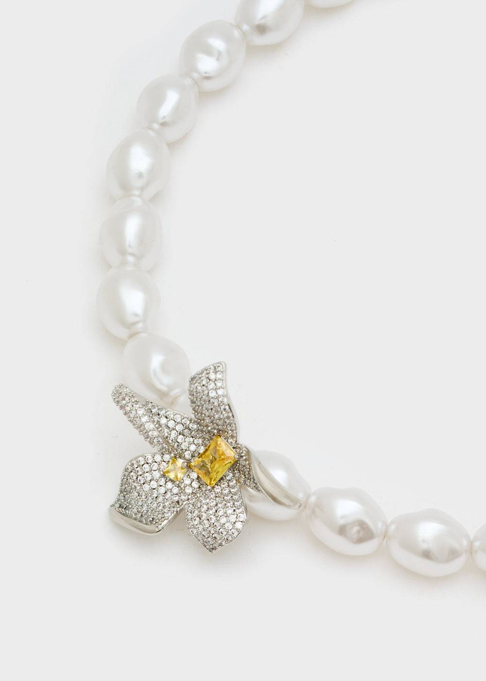 Nalí NECKLACE W/ PEARLS AND FLOWER PENDANT