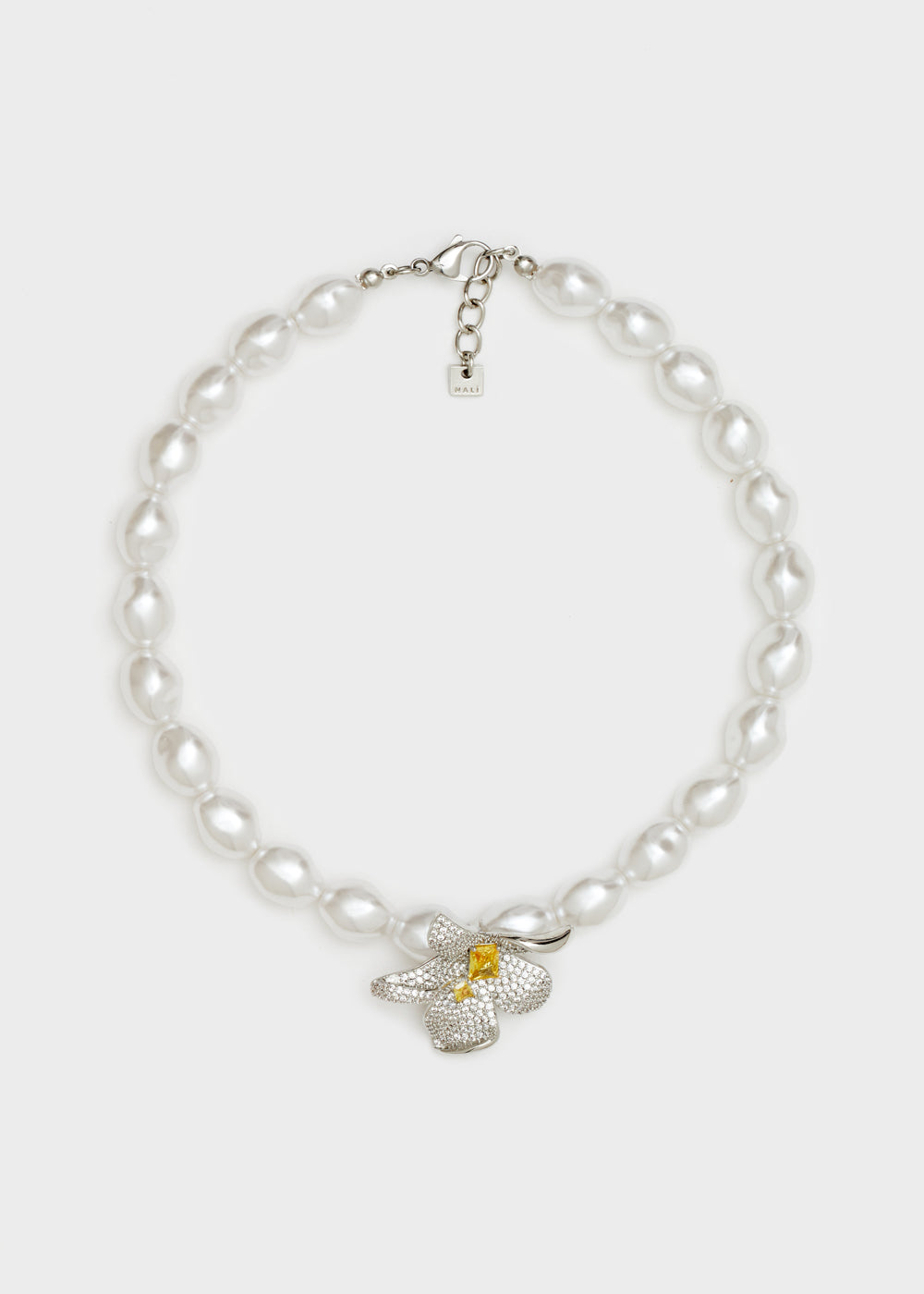 Nalí NECKLACE W/ PEARLS AND FLOWER PENDANT