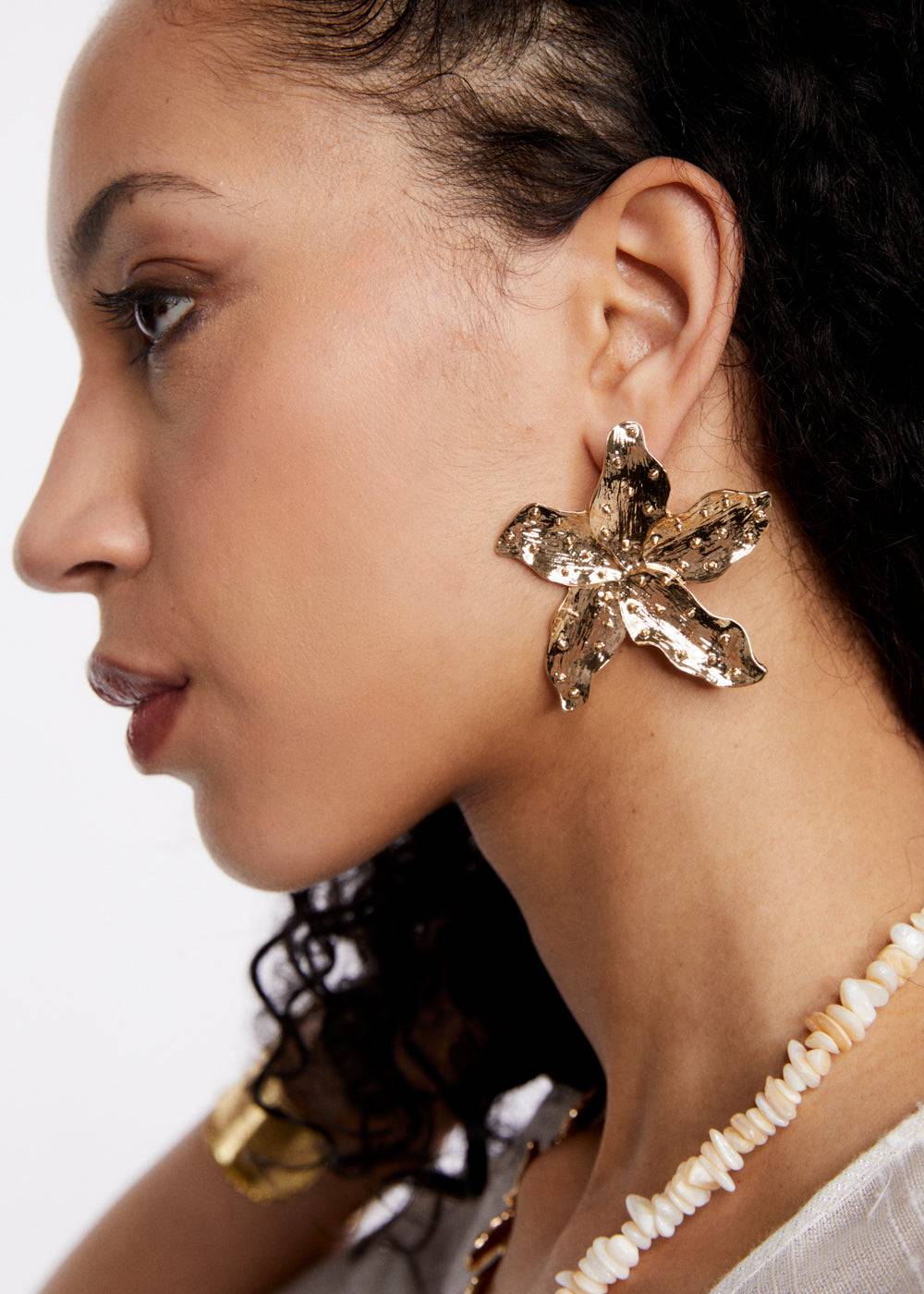 Nalí OVERSIZE EARRINGS W/ GOLD TROPICAL FLOWER