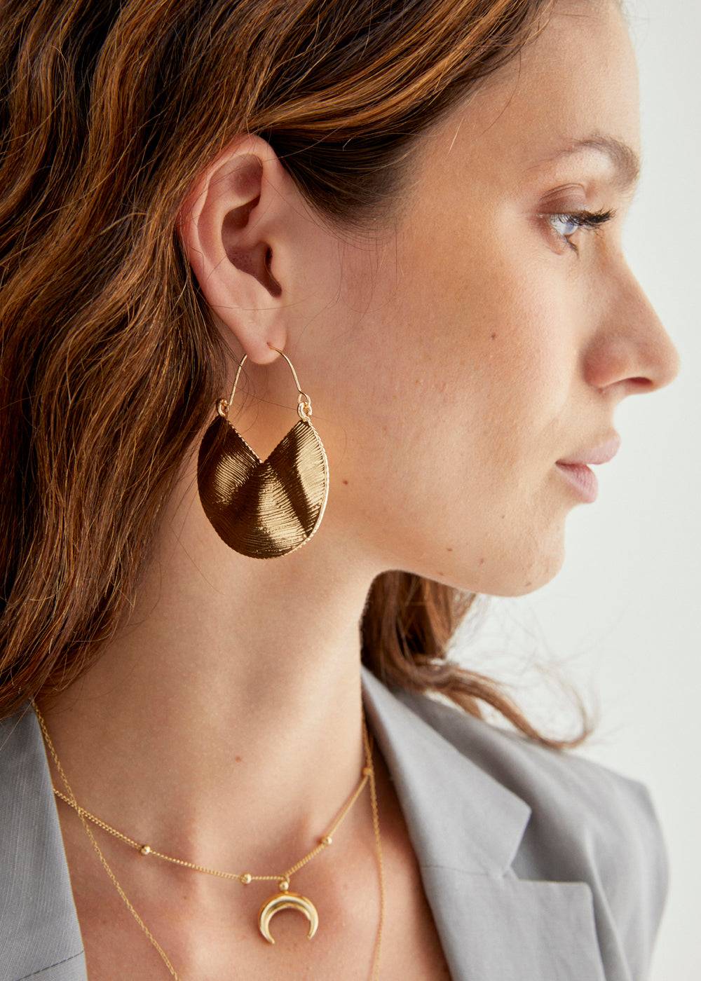 Nalí REFINED FULL HOOP EARRINGS