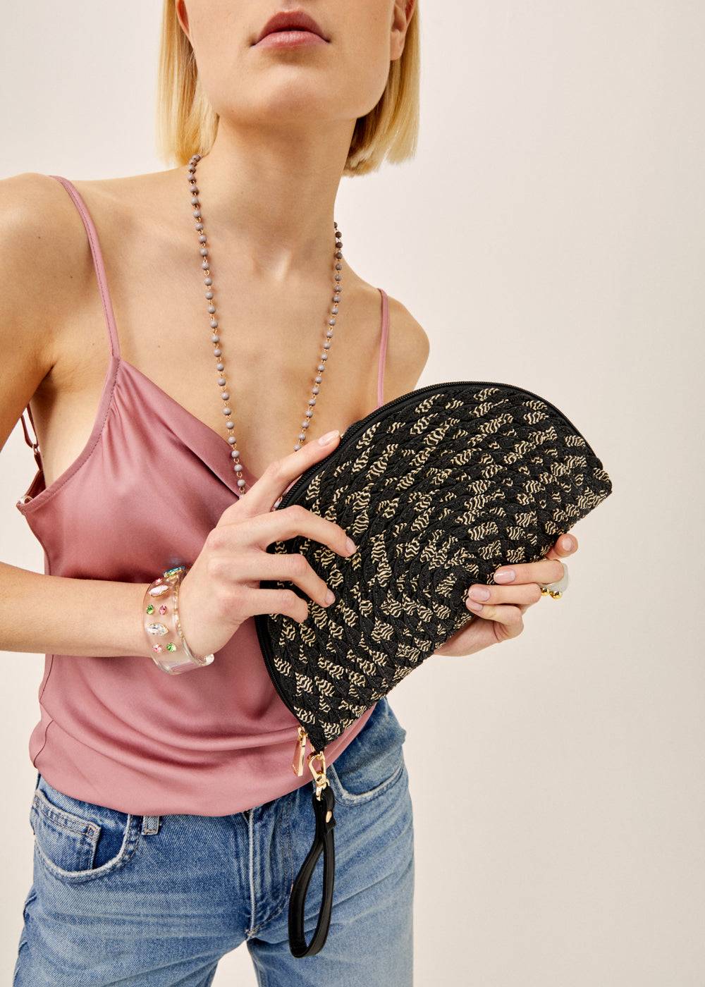 Nalí RIGID BRACELET IN RESIN W/ FUCHSIA STONES