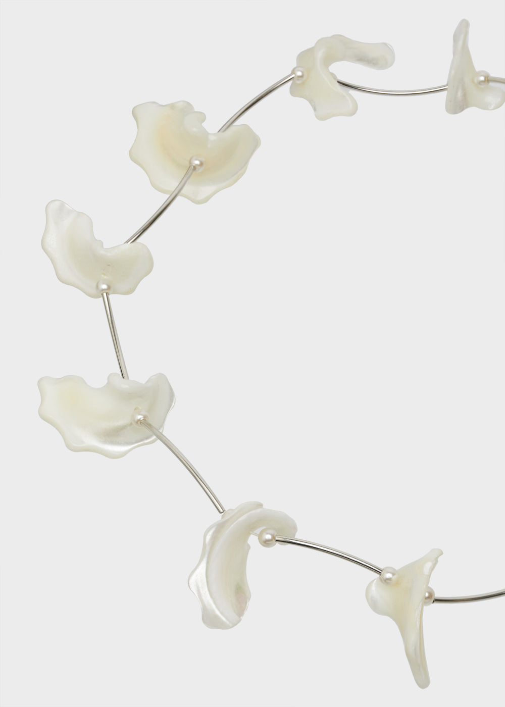 Nalí SILVER NECKLACE W/ WHITE SHELLS