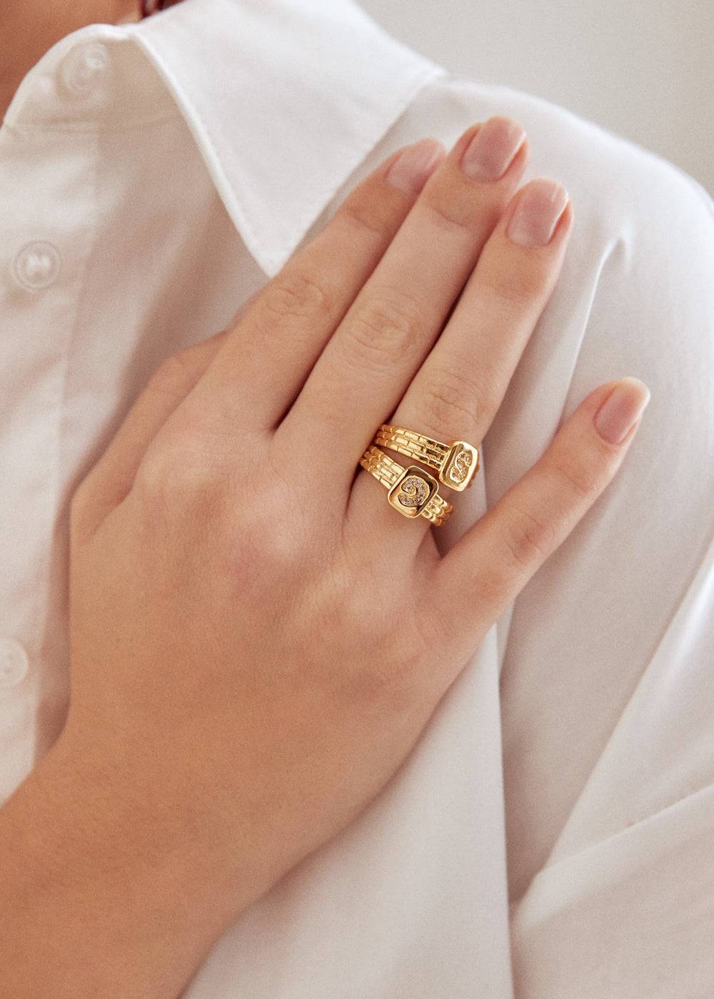 Nalí THIN RING WITH G LETTER IN ZIRCONS