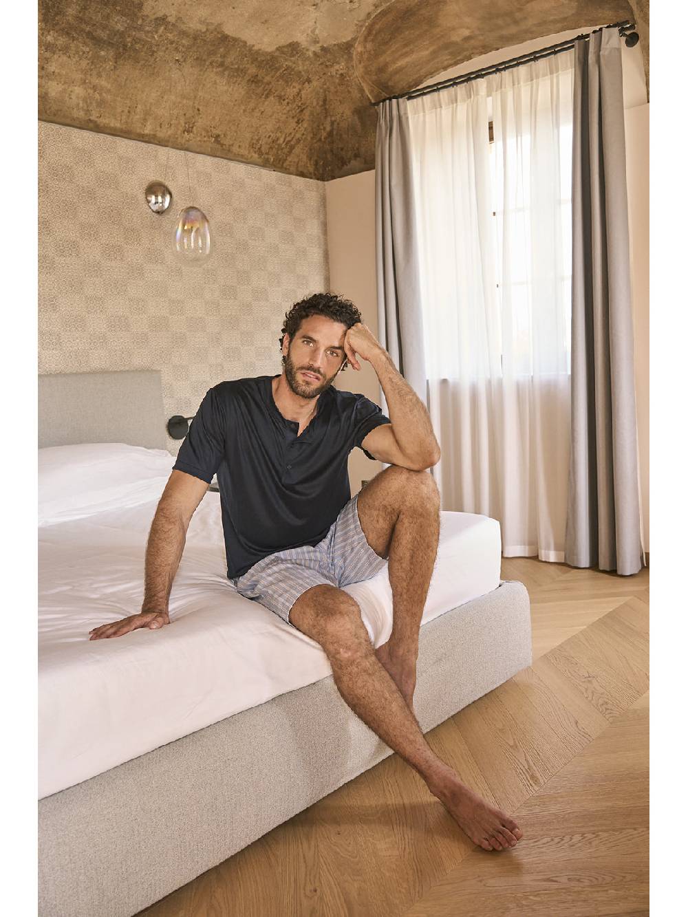 Julipet Pigiama corto serafino in ricercato lyocell, con pantaloncini a righe