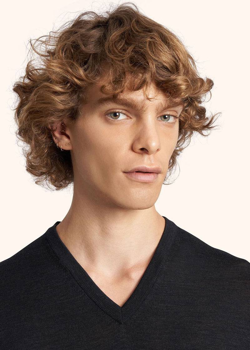 Kiton MAGLIA SCOLLO V LANA UK8651015