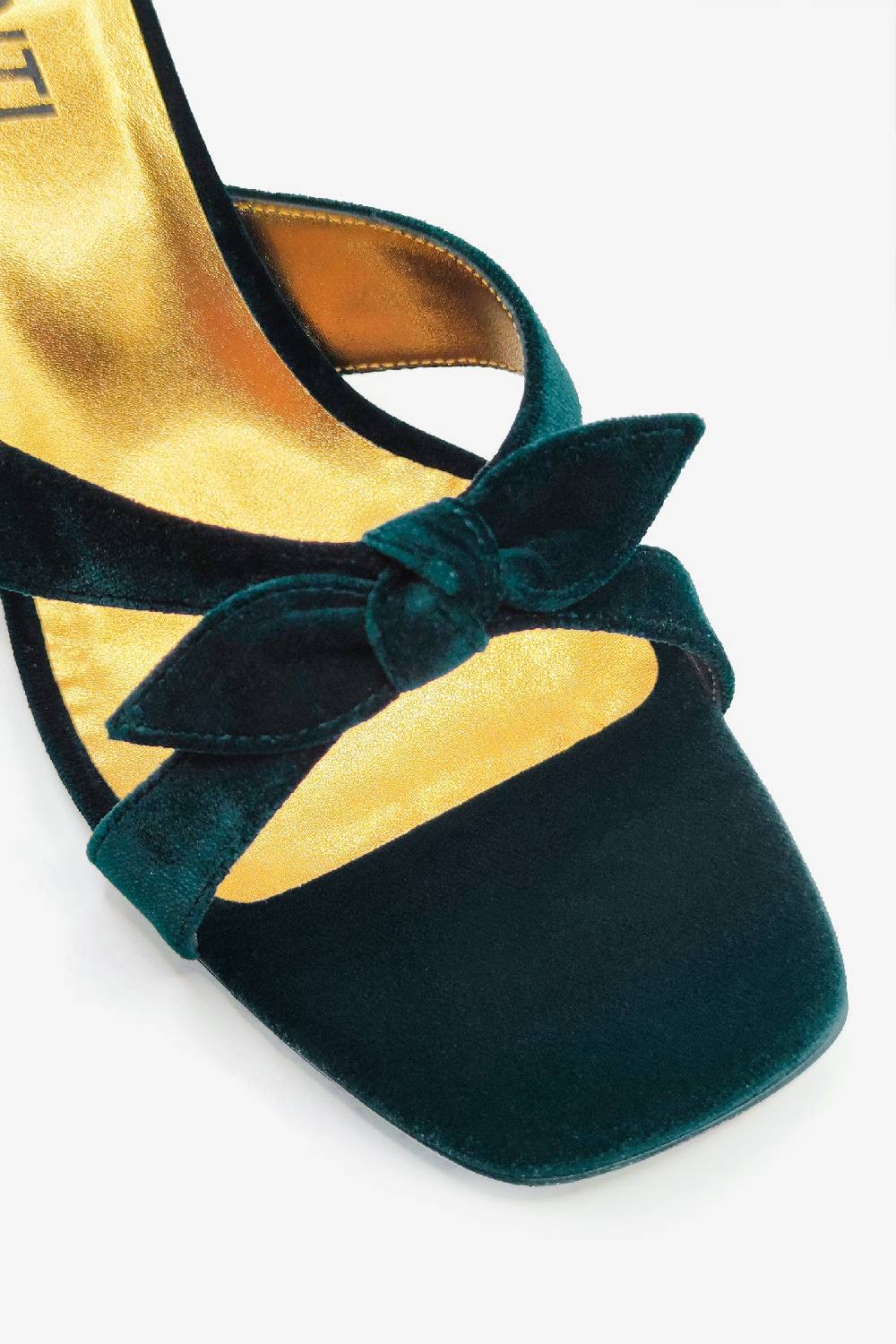 Kristina Ti KARINA - Woods