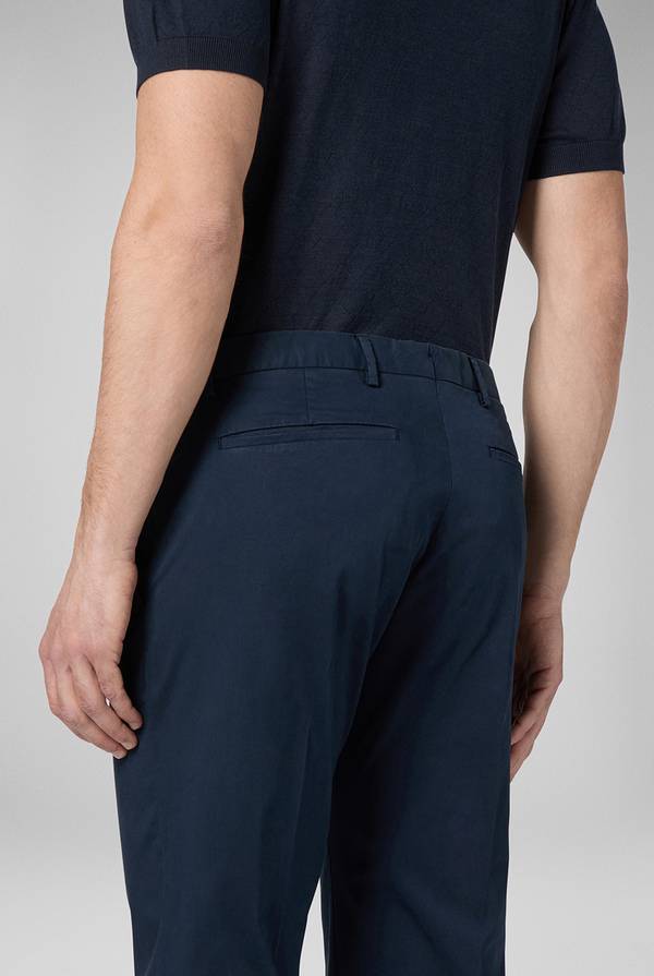 Lab. Pal Zileri Chino In Cotone Stretch Tinto In Capo