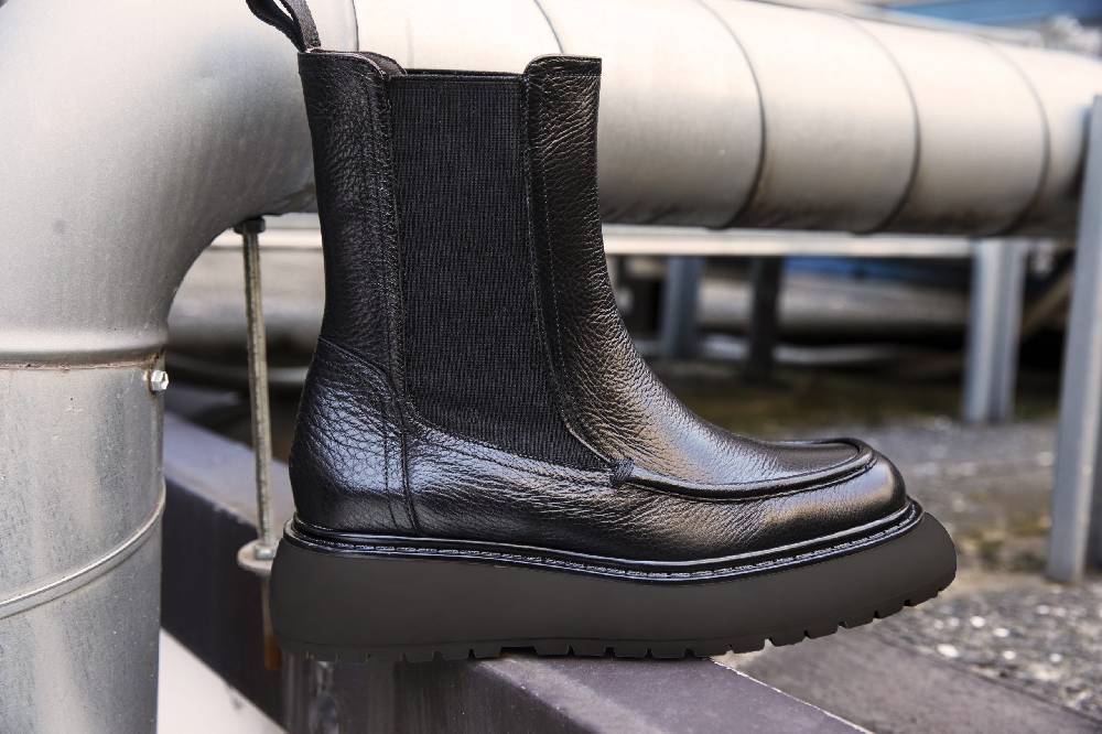 Laura Bellariva Anfibio combat nero