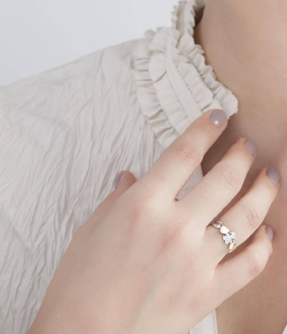 Le Bebé Anello I Preziosi Con Sagoma Bimba In Oro Bianco E Diamanti