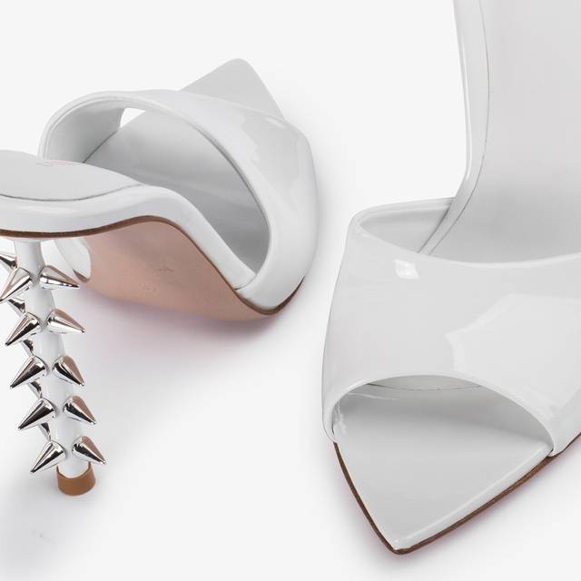 Le Silla Sandalo Mule Vernice Bianco Con Borchie