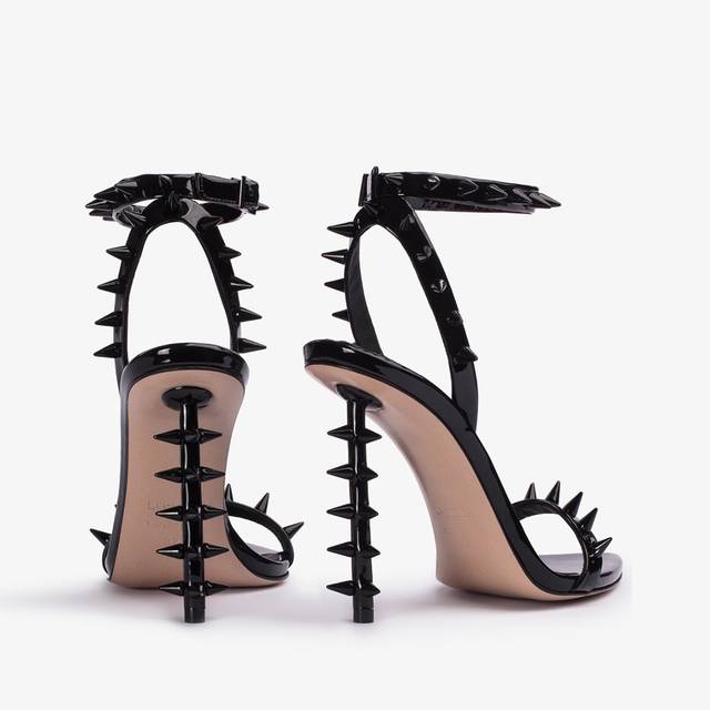 Le Silla Sandalo Vernice Nero Con Borchie