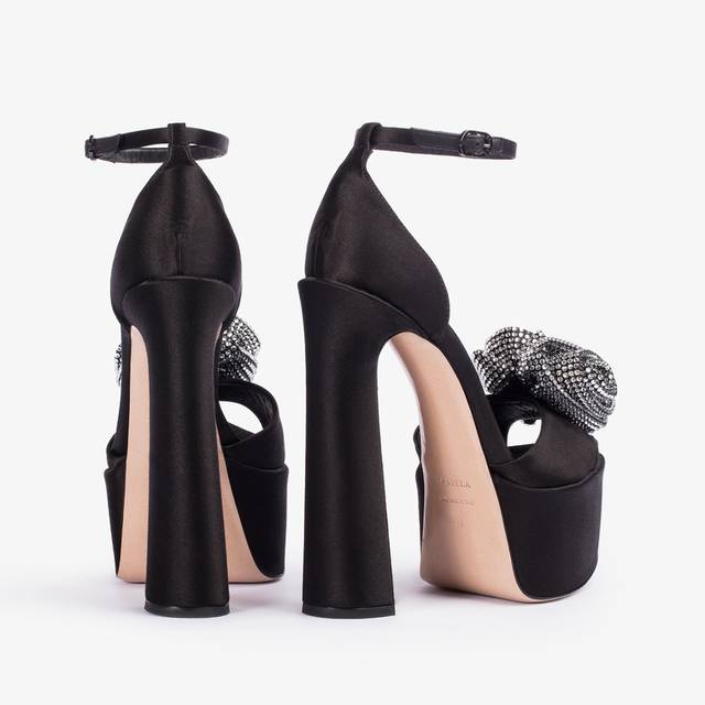 Le Silla Sandalo Con Plateau Raso Nero E Cristalli Argento