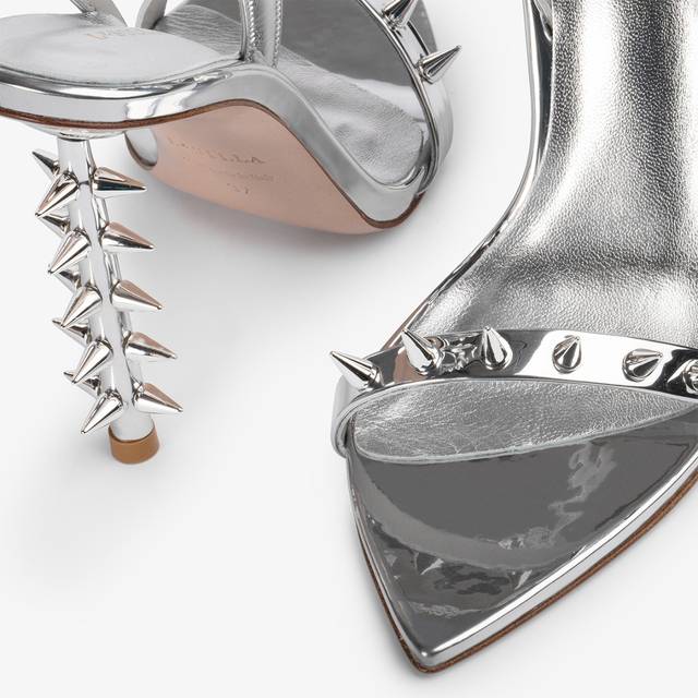 Le Silla Sandalo Mule Metallizzato Argento Con Borchie