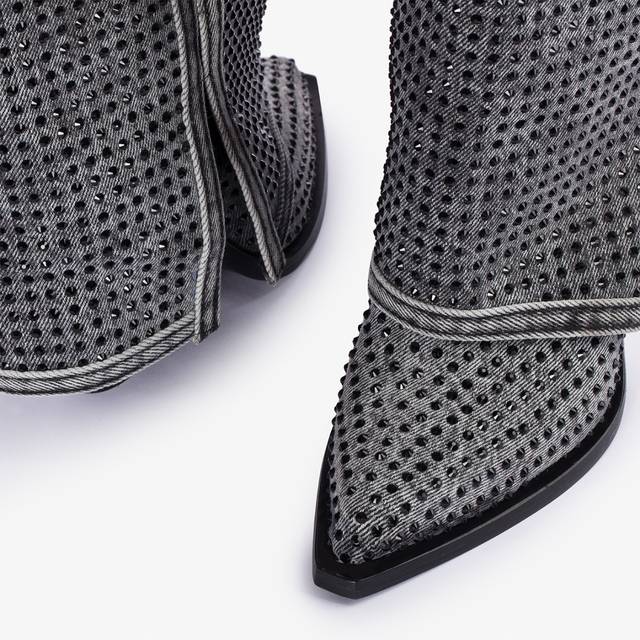 Le Silla Stivale Al Ginocchio Con Risvolto D'ispirazione Western Denim E Cristalli Nero Jet
