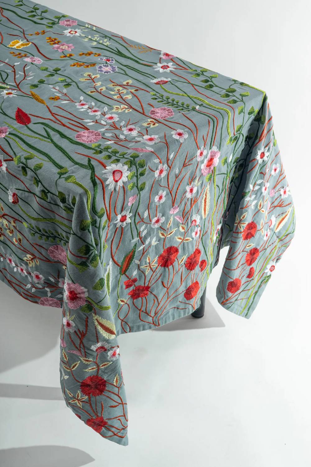 Les Ottomans Embroidered cotton tablecloth EBT01