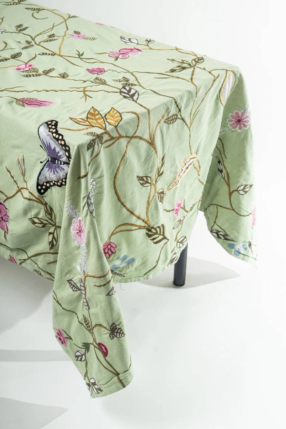 Les Ottomans Embroidered cotton tablecloth EBT16