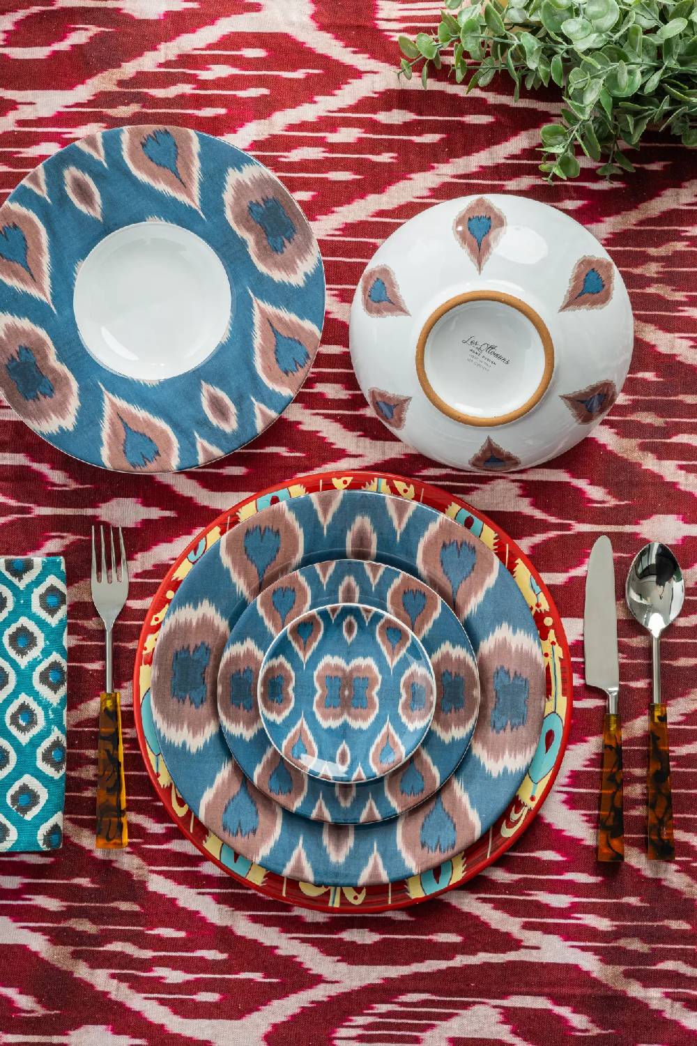 Les Ottomans Set of five ikat ceramic plates