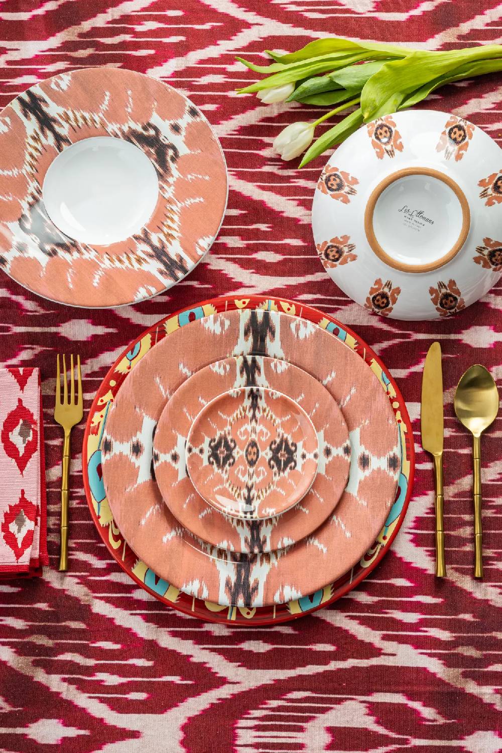 Les Ottomans Set of five ikat ceramic plates