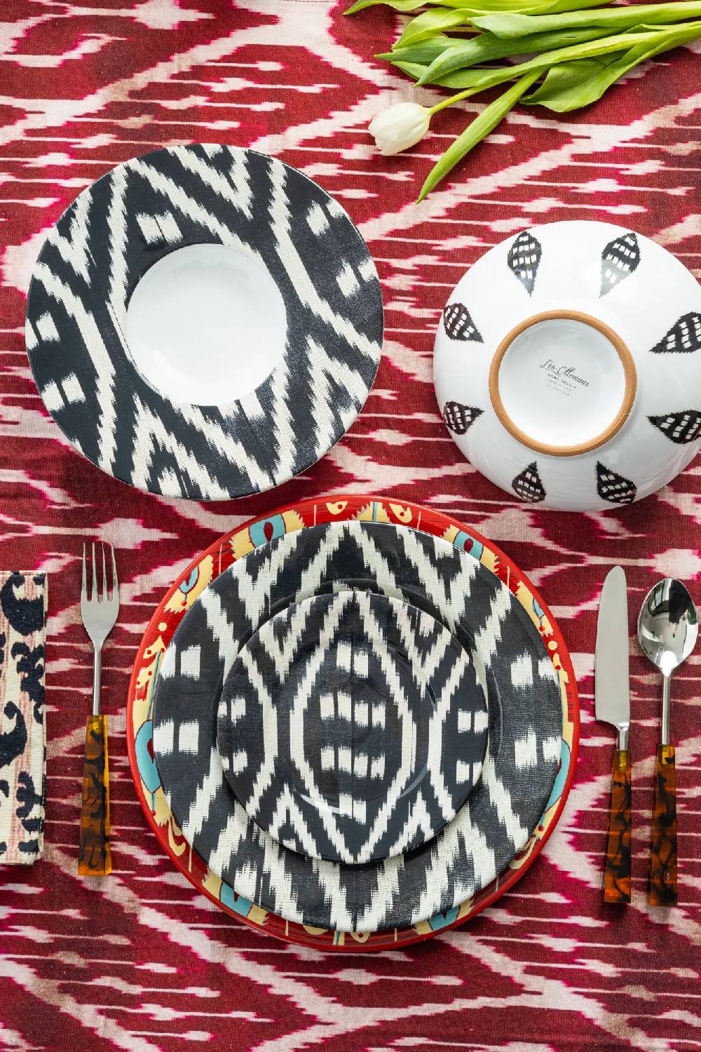 Les Ottomans Set of four ikat ceramic plates