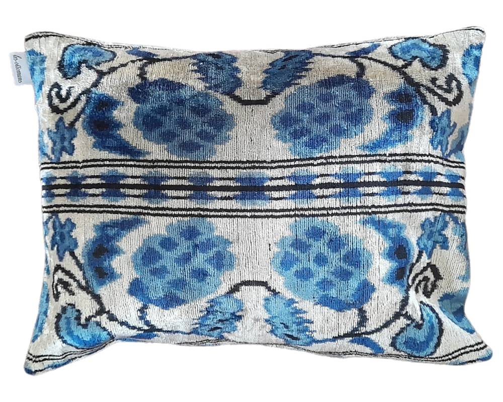Les Ottomans Silk velvet cushion V660