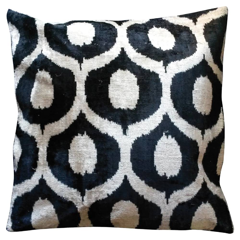 Les Ottomans Velvet cushion VE01