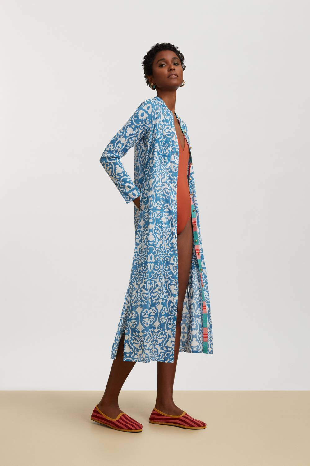 Lisa Corti Kurta Lunga Aperta Damask Design White Blue