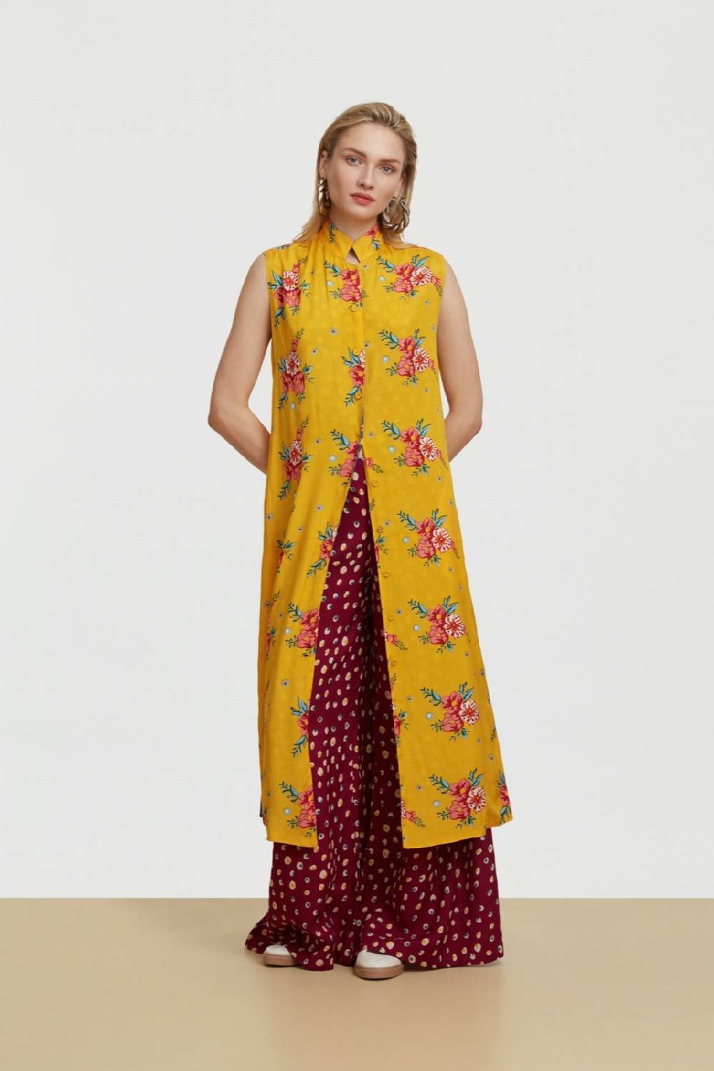Lisa Corti gilet lungo myanmar bukhara flower gold