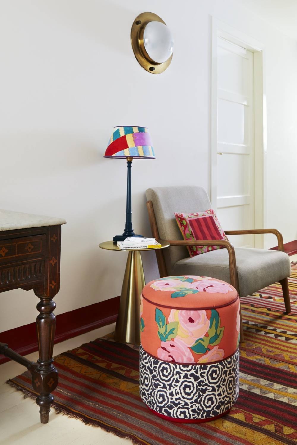 Lisa Corti Pouf Nizam Red Spiral Black White