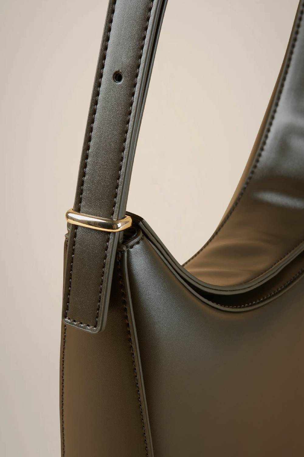 Liviana Conti HOBO ASIMMETRICA W4AA4WA31T03-1.NR