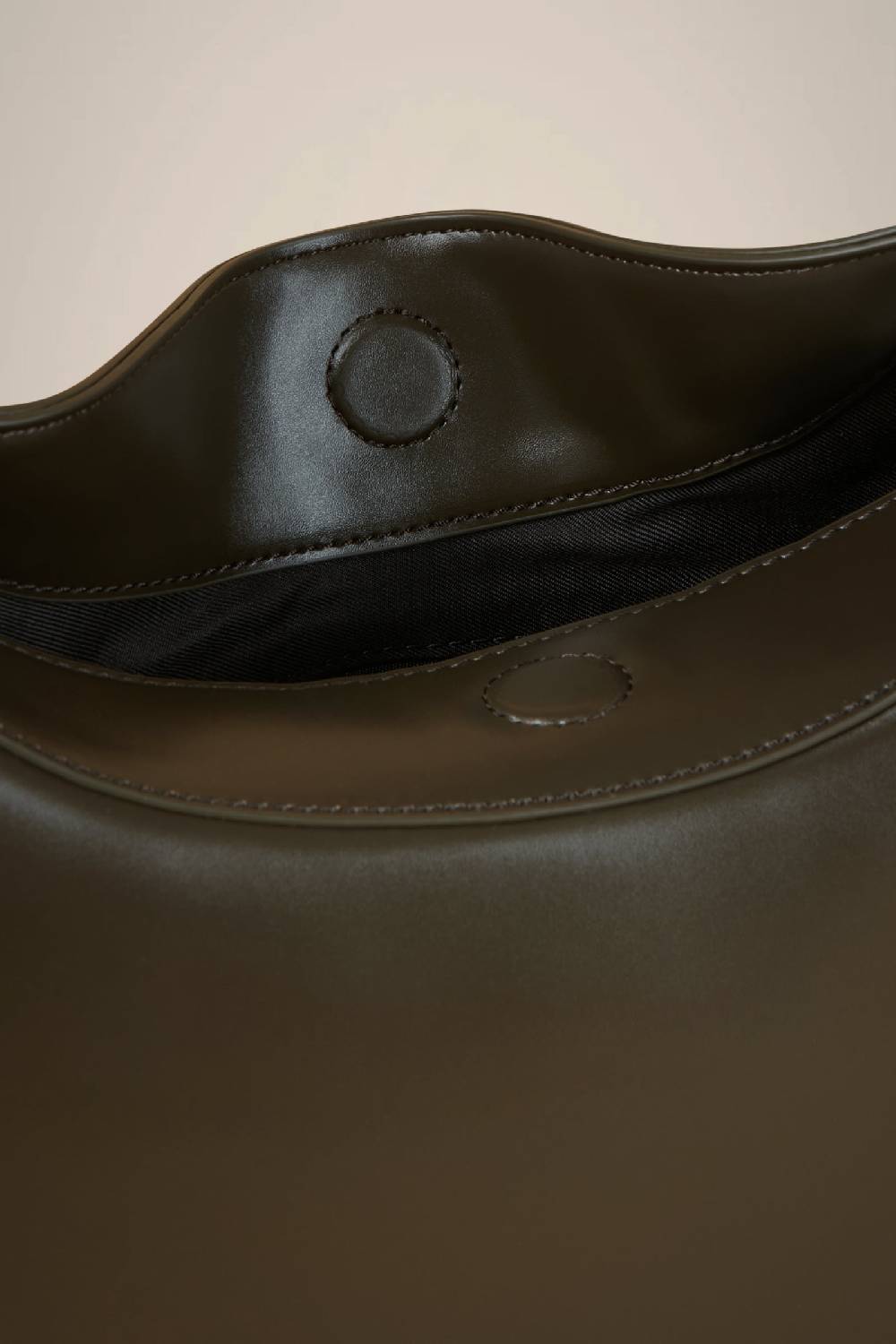 Liviana Conti HOBO ASIMMETRICA W4AA4WA31T03-1.NR