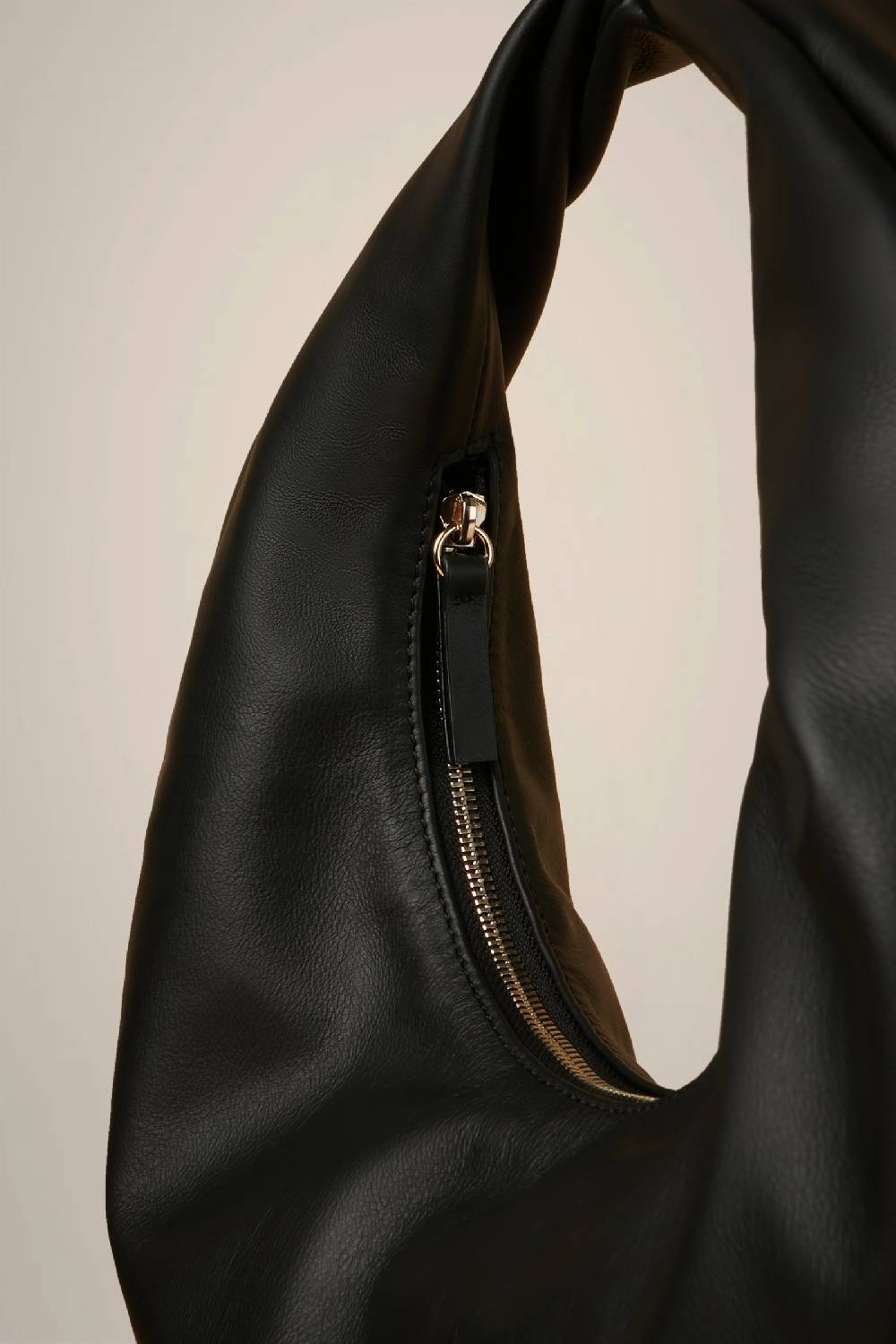 Liviana Conti HOBO PUFFY W4AA4WA12Y69-0.NR