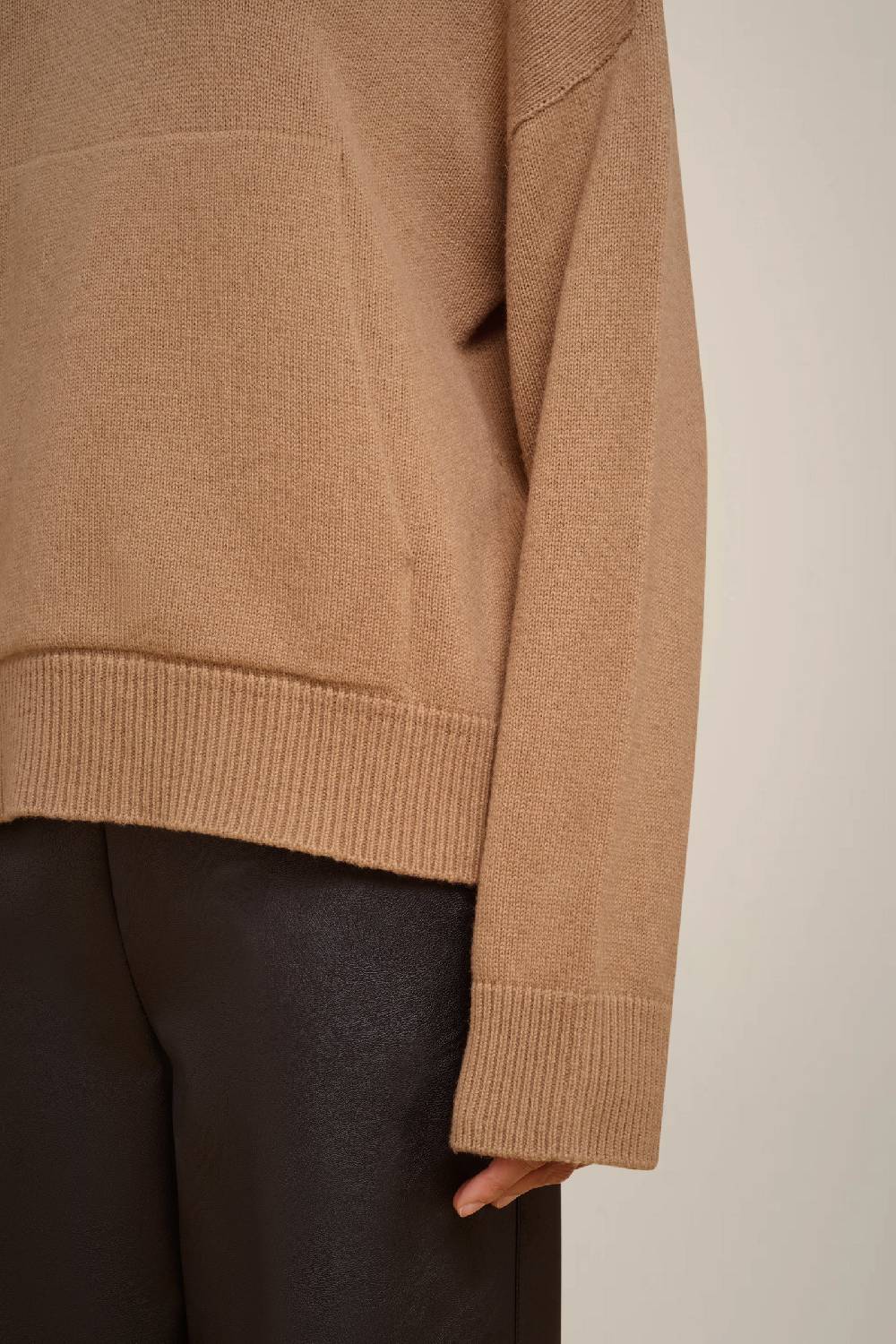 Liviana Conti MAGLIA CON CAPPUCCIO W4FF4WC15T50-1.XS