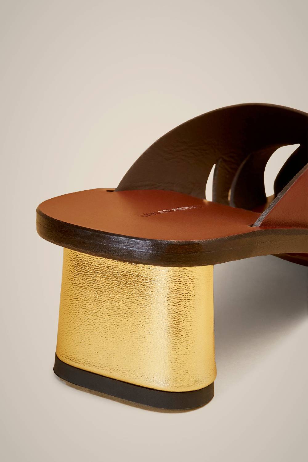 Liviana Conti MULE MOTIVO CUT OUT S4AA4SC72V15-0.36