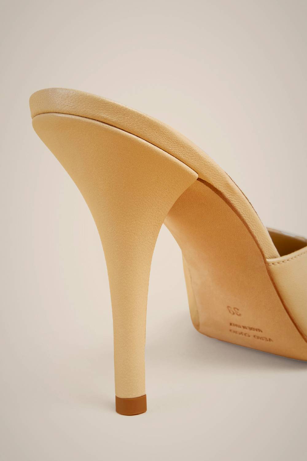 Liviana Conti MULES SCOLLO ASIMME. S4AA4SC02E47-0.38