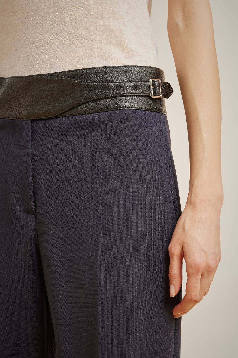 Liviana Conti PANTALONE CINTURINO IN VITA W4LL4WN72N08-0.38