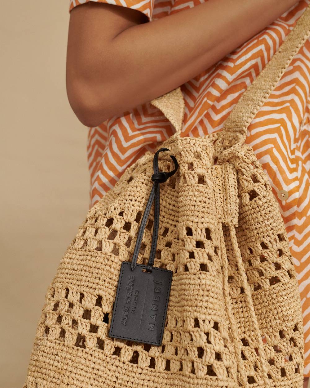 Manebí Bucket Raffia Bag - One Shoulder Strap Natural