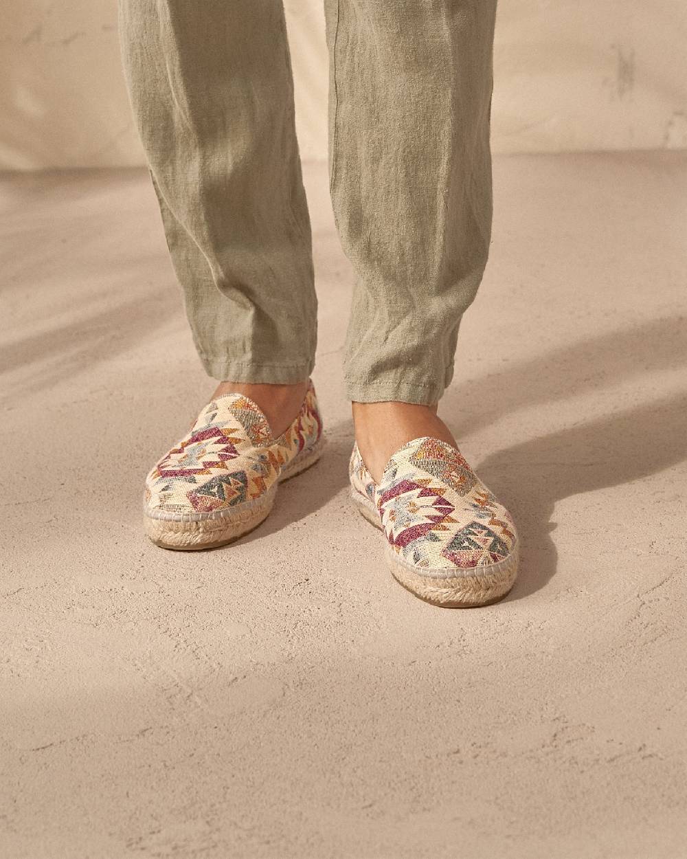 Manebí Espadrillas Flat Con Motivo Azteco - Tulum - Red Indigo On Beige