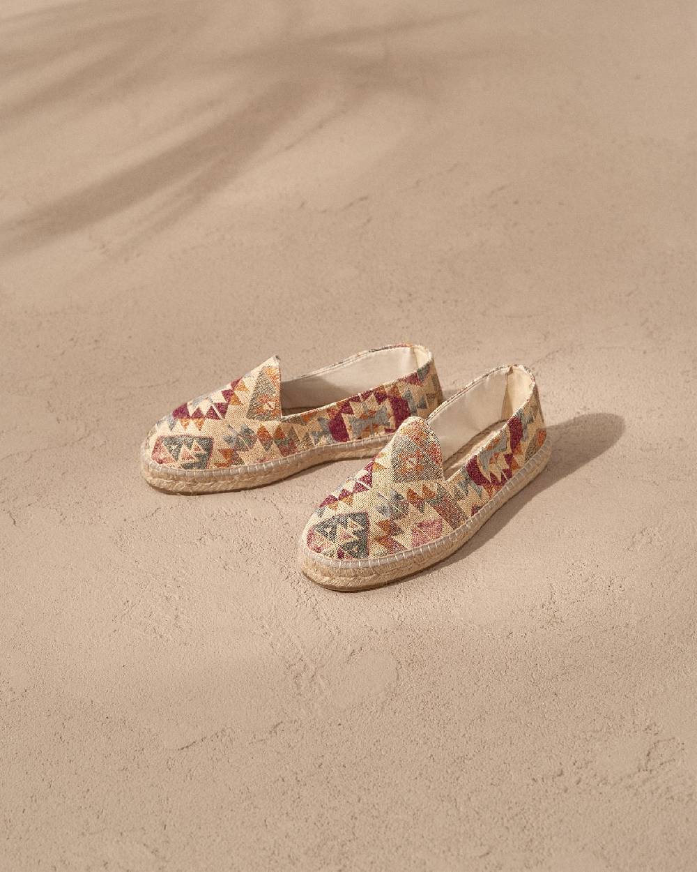 Manebí Espadrillas Flat Con Motivo Azteco - Tulum - Red Indigo On Beige