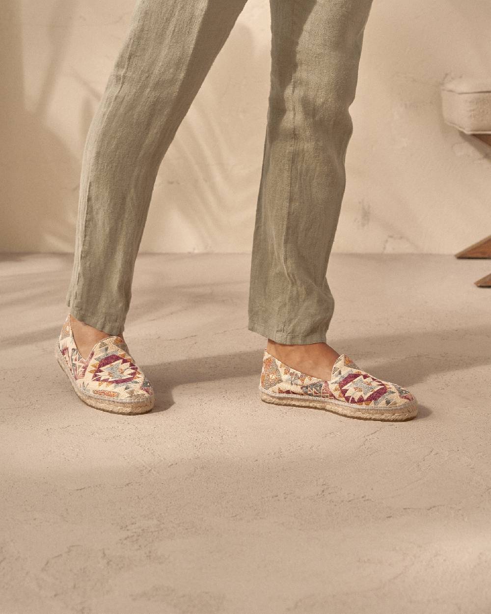 Manebí Espadrillas Flat Con Motivo Azteco - Tulum - Red Indigo On Beige