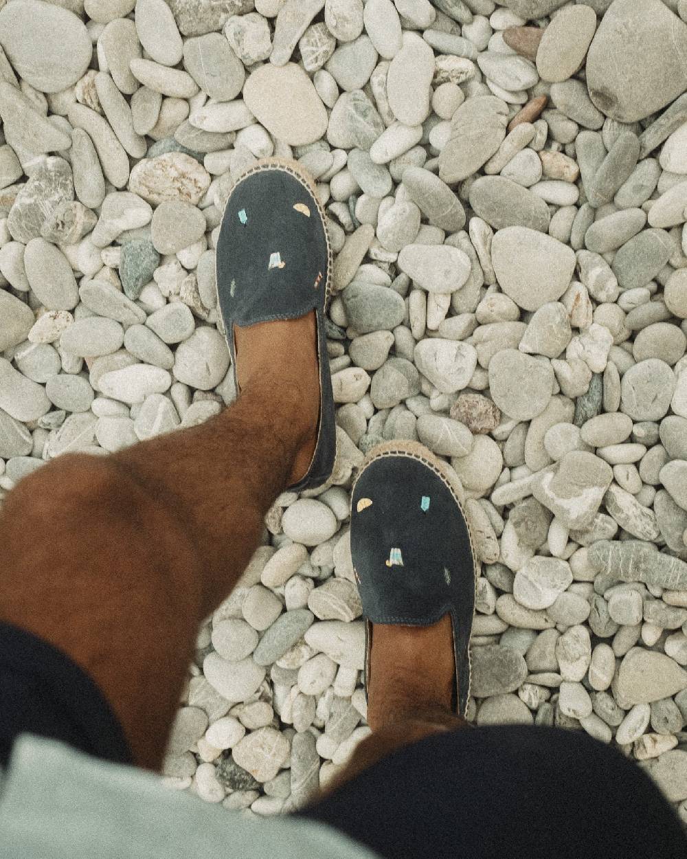 Manebí Espadrillas In Pelle Scamosciata - Portofino Dry Gin X Manebí Patriot Blue Con Ricami Multicolor