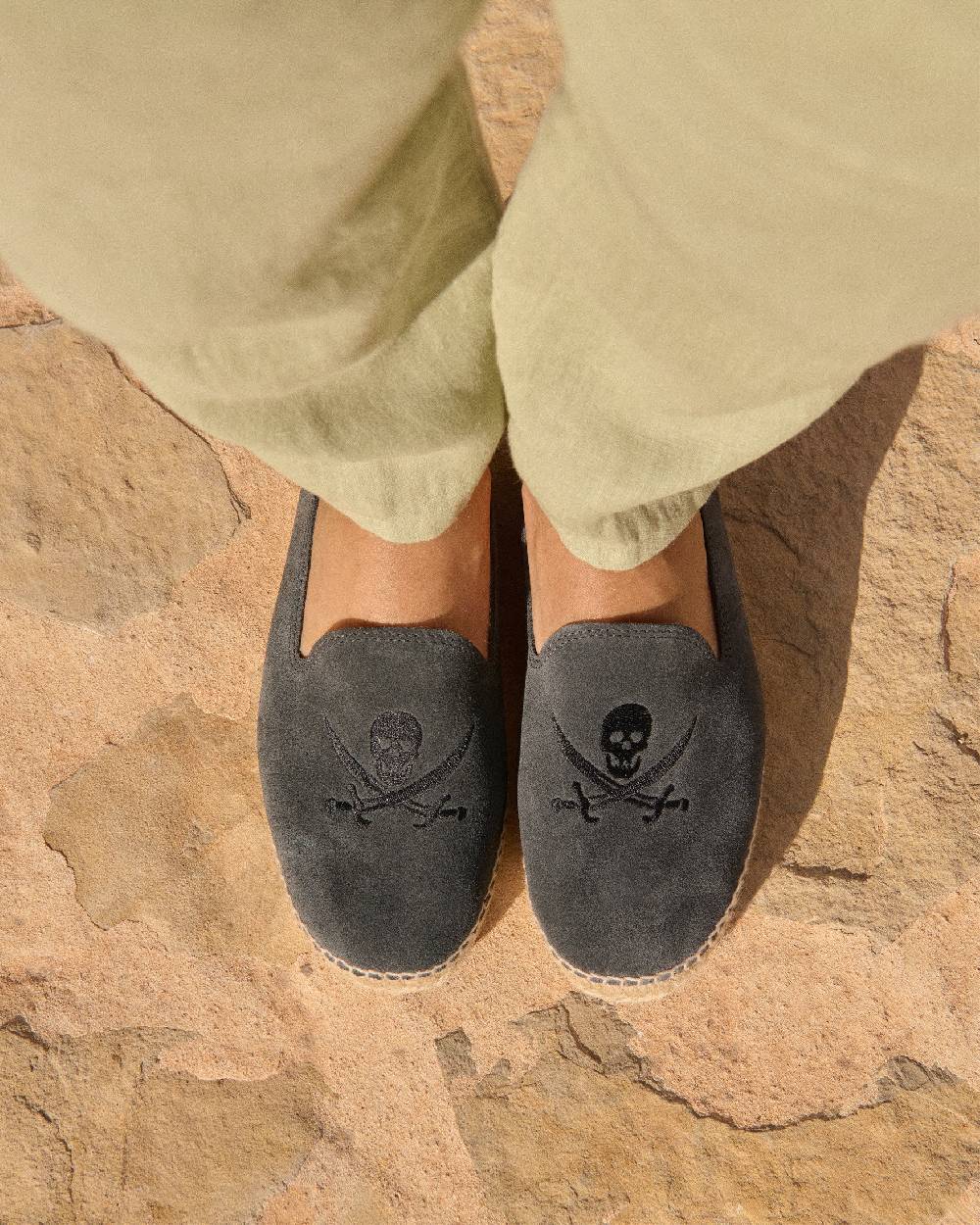 Manebí Espadrillas - Palm Springs - Carbon Grey With Black Skull